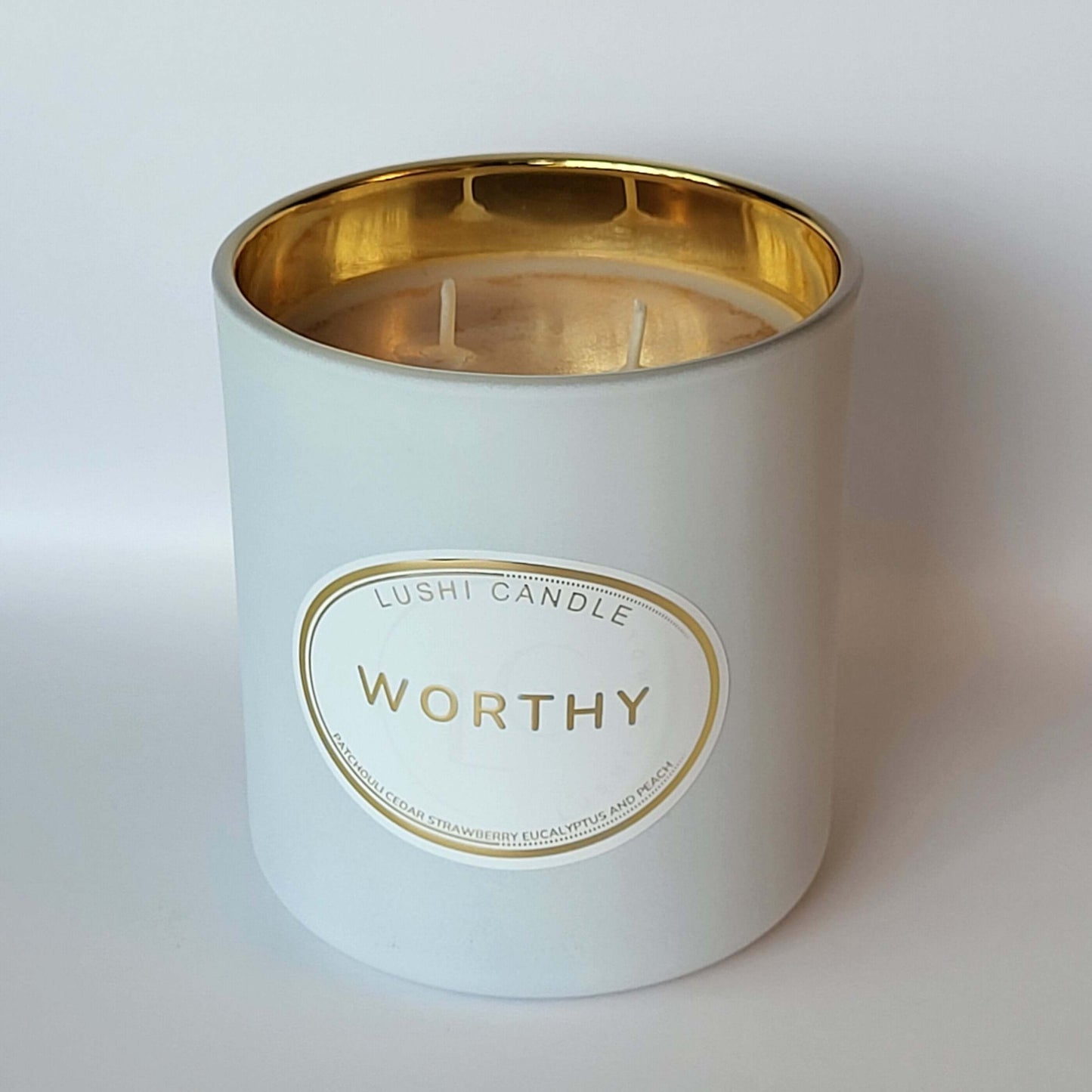 Worthy - Scented Candle | Patchouli white Cedar Strawberry Eucalyptus and Peach | Coconut Wax | Hand Poured in UK | Gold White | 60 Hours