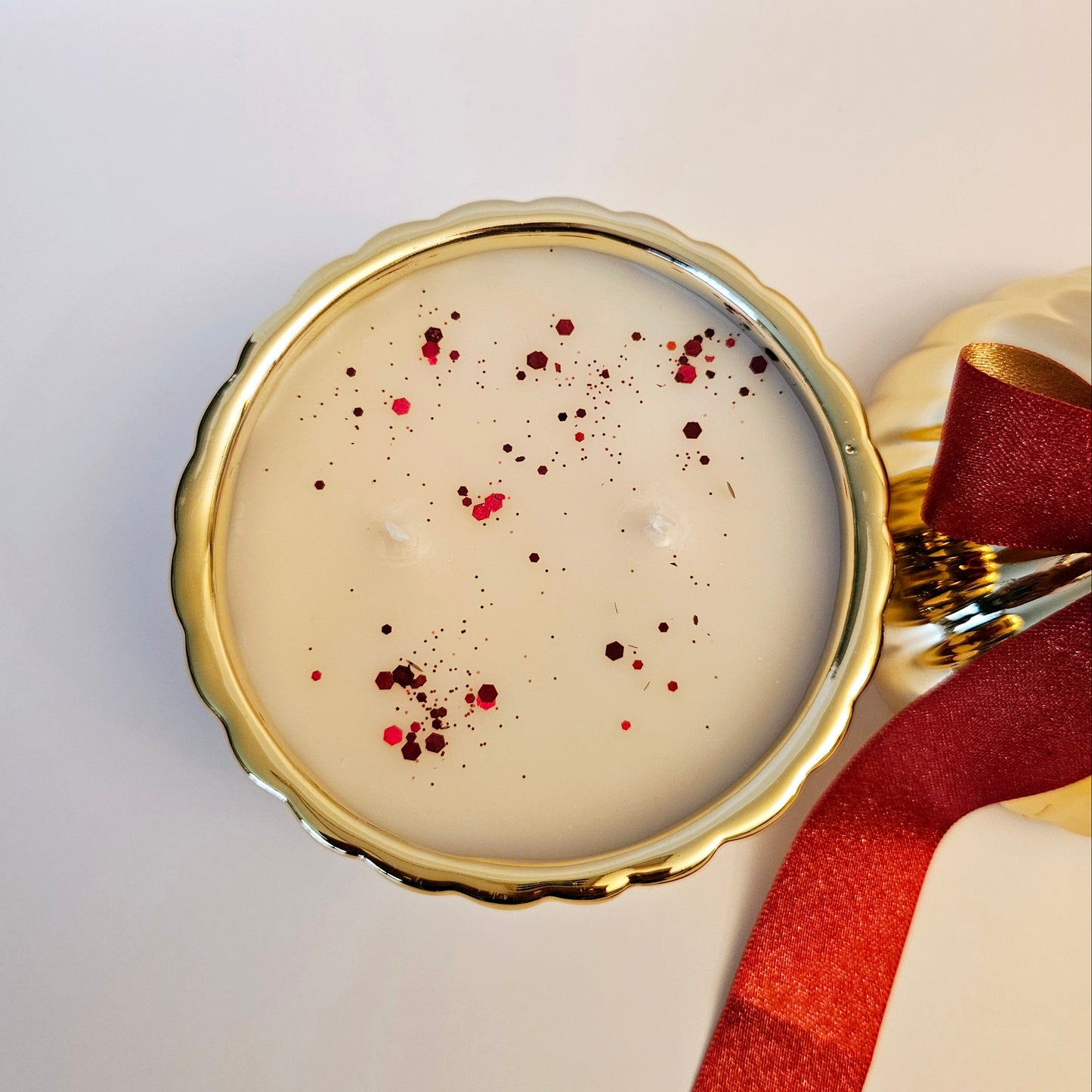 Mistletoe Love - Gold Bauble Christmas Candles | Coconut Wax | Hand Poured in UK | 30 Hours